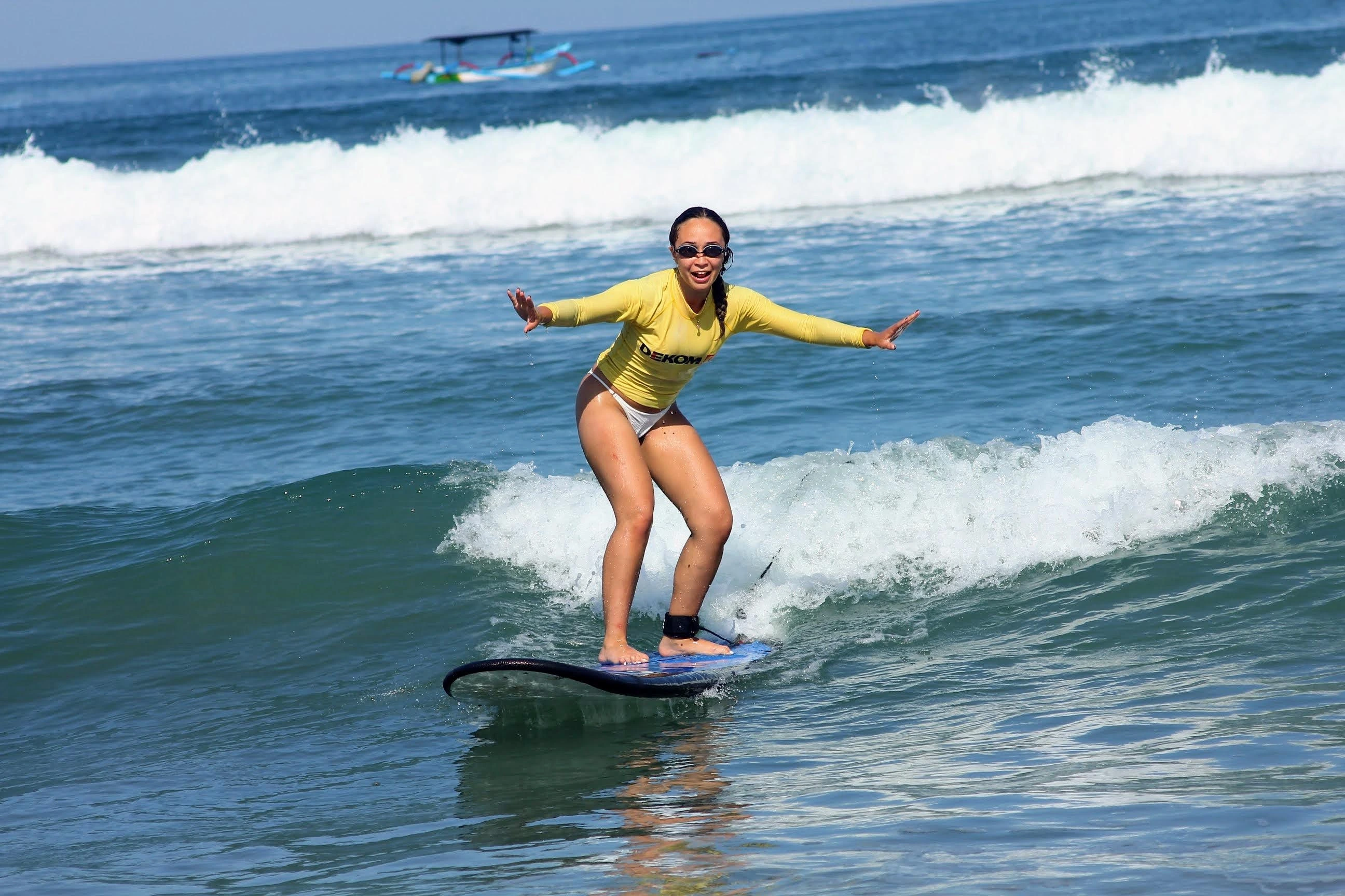lady-surf